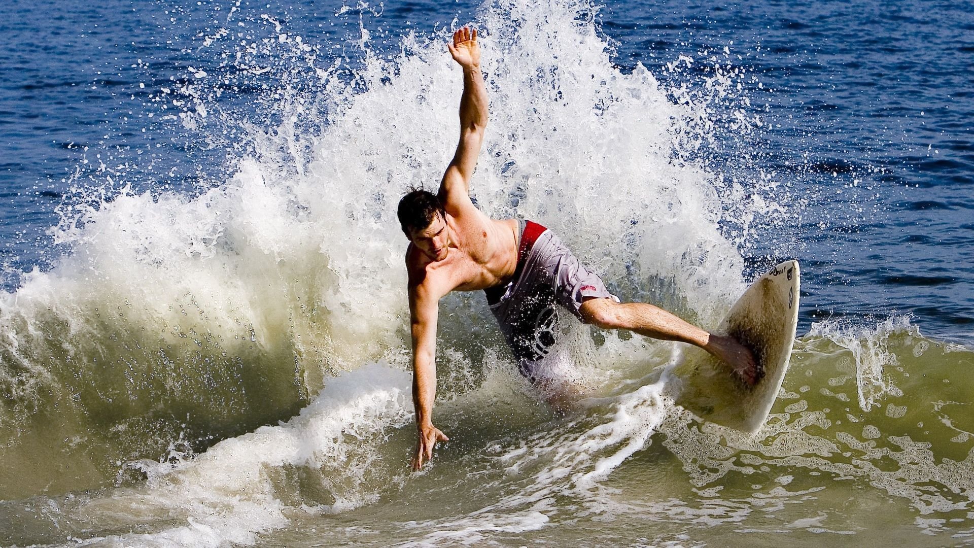 开云综合服务-《Valorant欧洲杯，Fnatic队伍三战三捷夺冠》，欧洲杯f组第三轮